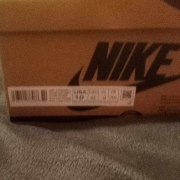 Men's Retro 1 Jordan Tan/White/Burgundy Size 10 - Picture 11 of 11